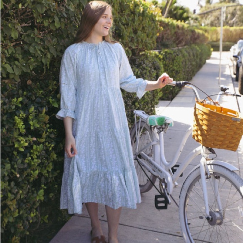 Dainty Jewells Stopped to Say Hello Dress NWT Size Medium NWT